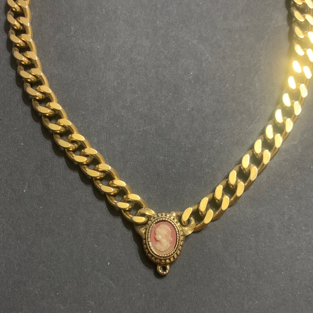 Vintage Goldette NY Cameo necklace .. heavy gold 16 inch
